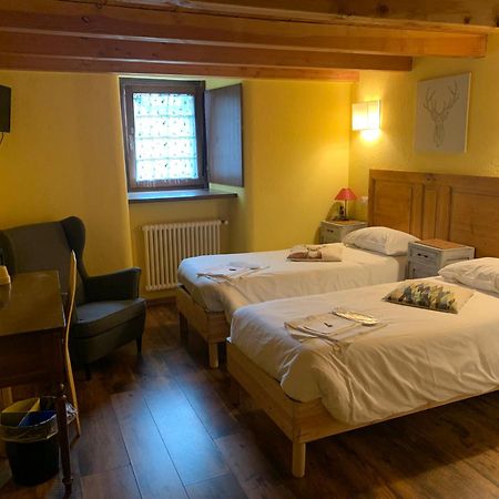 ラ・トゥイール Rifugio Lilla Bed & Breakfast エクステリア 写真