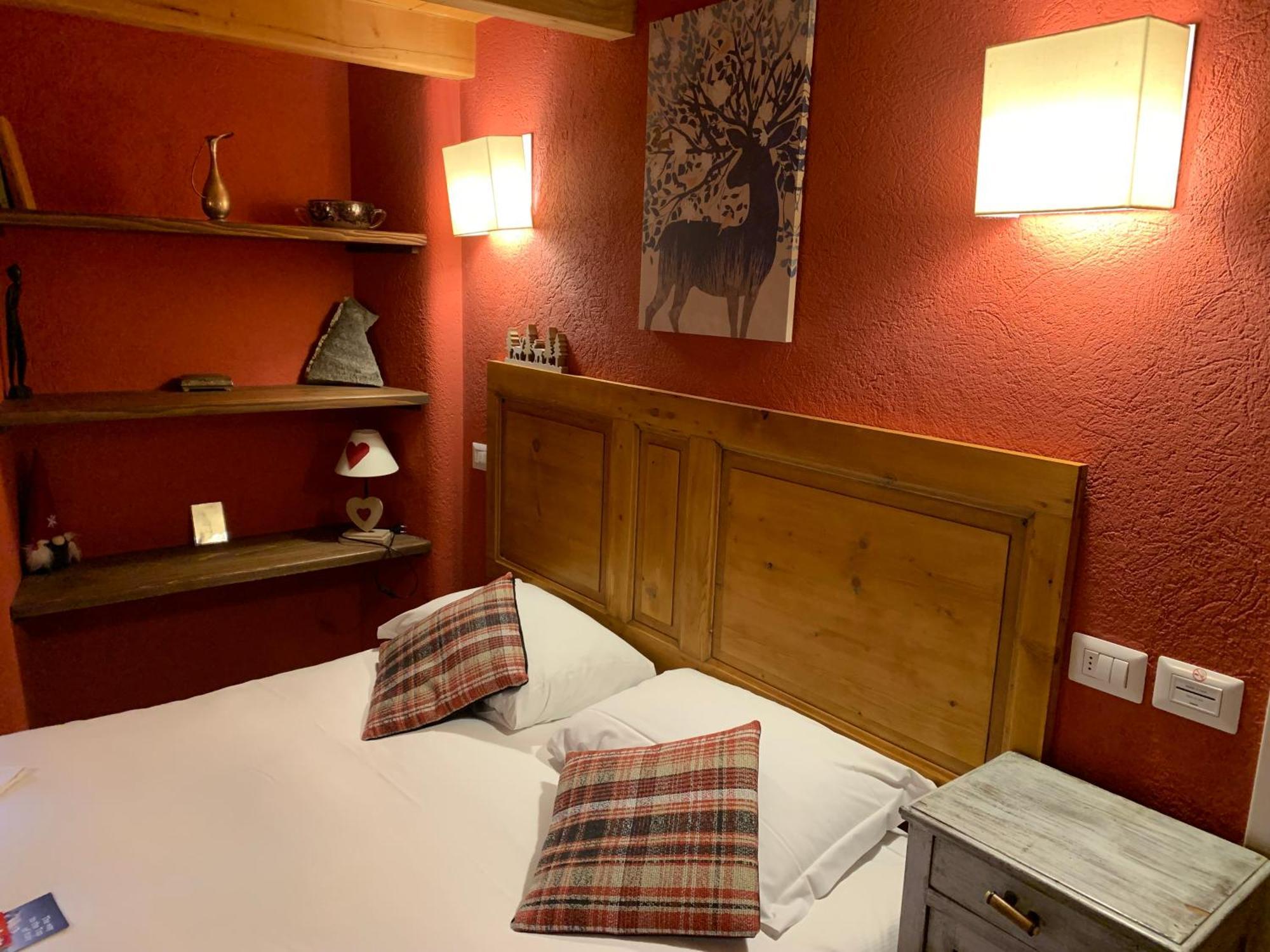 ラ・トゥイール Rifugio Lilla Bed & Breakfast エクステリア 写真