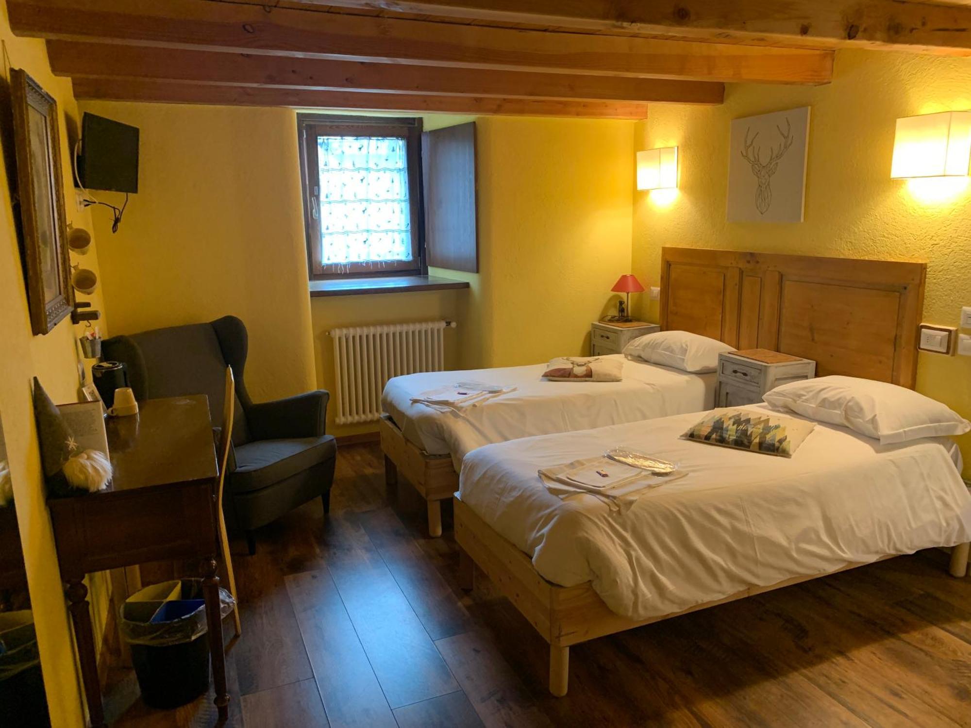 ラ・トゥイール Rifugio Lilla Bed & Breakfast エクステリア 写真